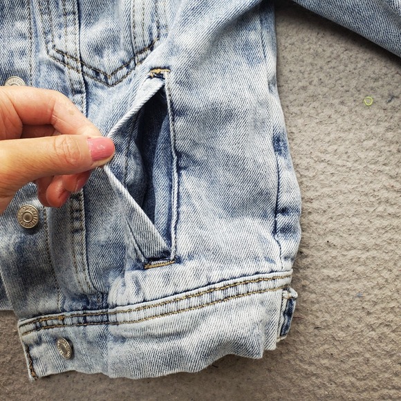 Free People Trucker Jacket Womens XS Blue Denim Detail Chest Pocket Button Front - Picture 10 of 13